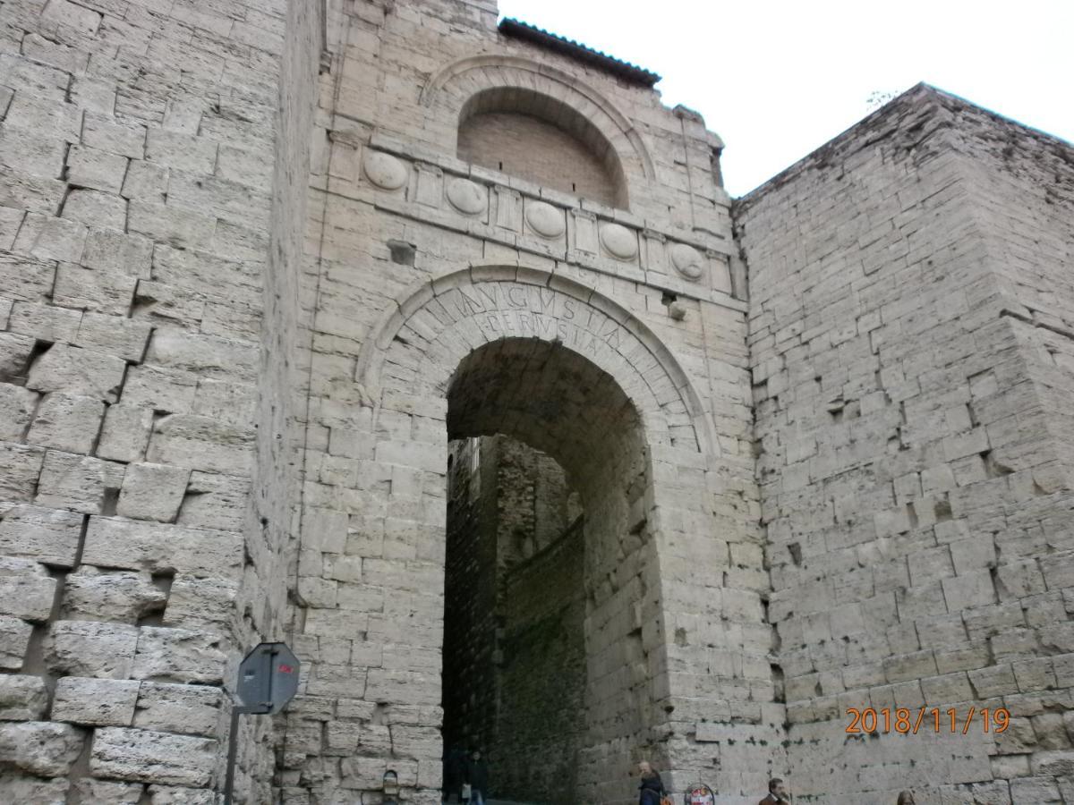 Charming Apartment Tilli With Parking Perugia Exteriör bild